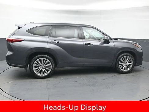 Used 2023 Toyota Highlander Platinum image 8
