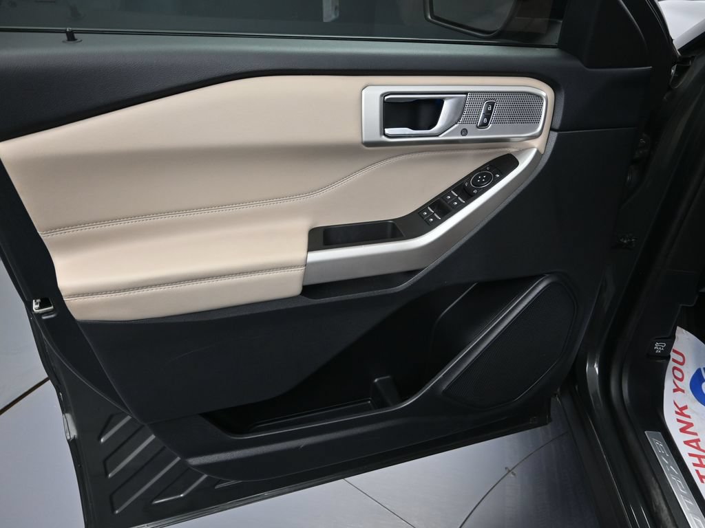 Used 2023 Ford Explorer Limited AWD/4WD image 9