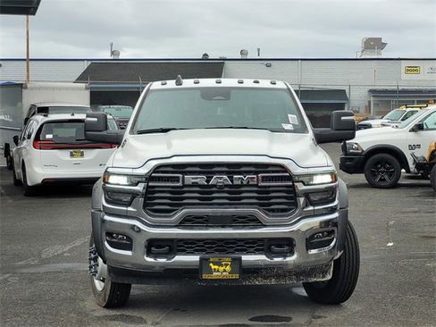 New 2026 RAM 5500 Tradesman w/ Chrome Appearance Group image 2