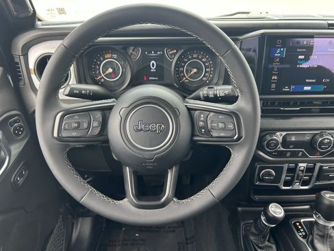 Used 2025 Jeep Wrangler Unlimited Sport AWD/4WD image 23