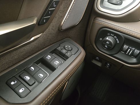 Certified 2025 RAM 1500 Limited AWD/4WD image 32