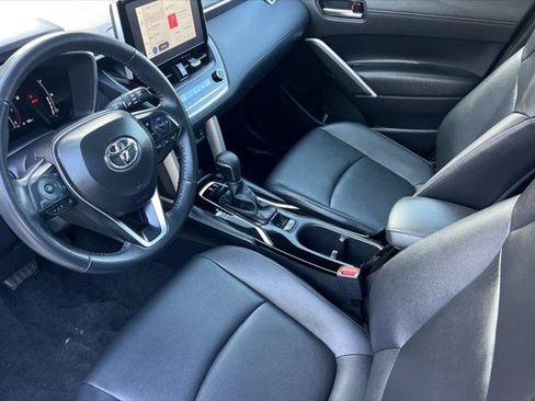 Used 2025 Toyota Corolla Cross XLE FWD image 10
