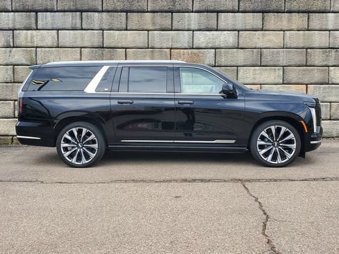 Certified 2025 Cadillac Escalade ESV Premium Luxury w/ Touring Package AWD/4WD image 6