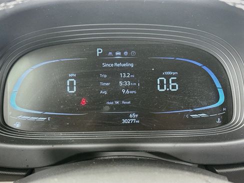 Used 2025 Hyundai Venue SEL FWD image 19