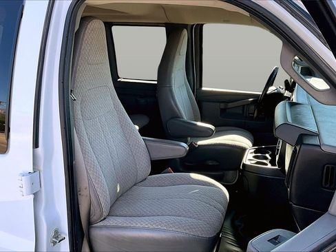 Used 2017 Chevrolet Express 2500 LS image 7