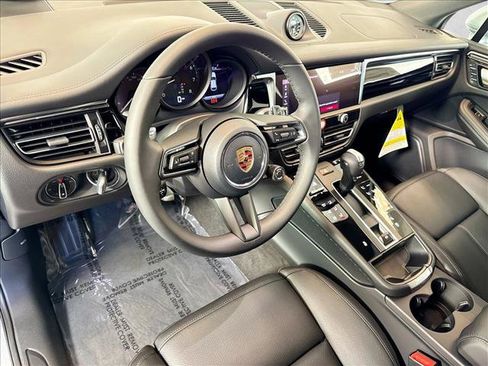 Certified 2026 Porsche Macan Turbo AWD/4WD image 4