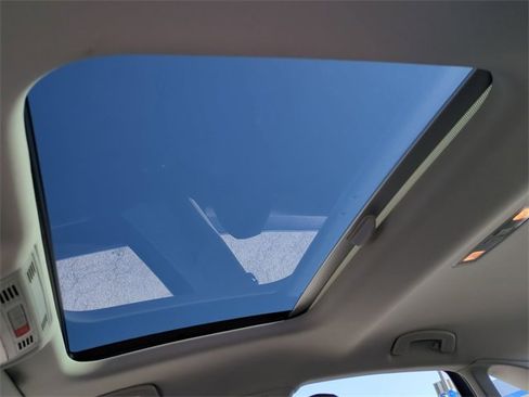 Used 2025 Volkswagen Jetta SE image 23