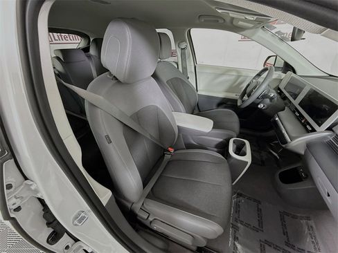 Certified 2024 Hyundai Ioniq 5 SE image 30