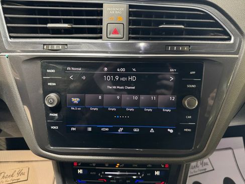Used 2022 Volkswagen Tiguan SE AWD/4WD image 17
