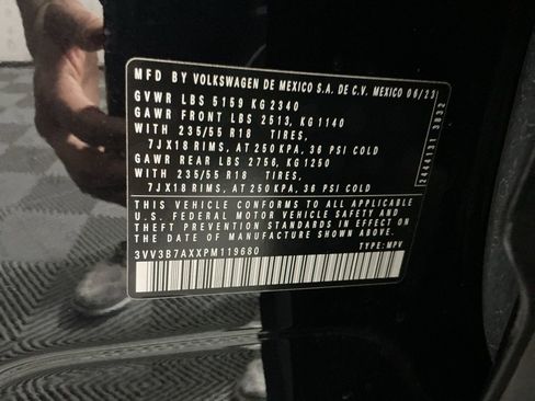 Used 2023 Volkswagen Tiguan SE image 32