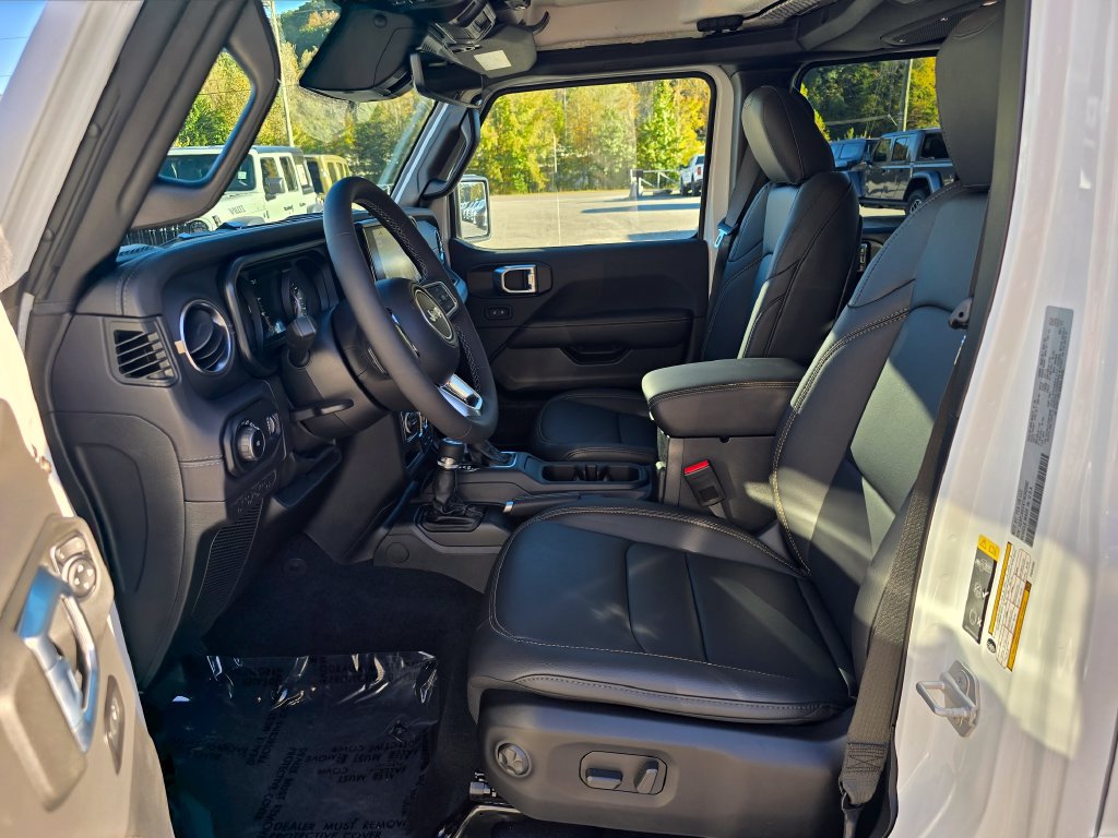 New 2026 Jeep Wrangler Unlimited Sahara AWD/4WD image 4