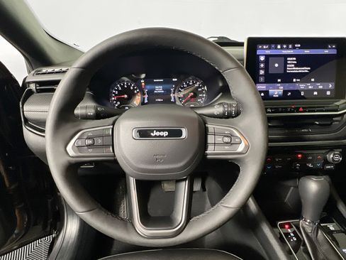 Used 2024 Jeep Compass Latitude w/ Convenience Group image 17