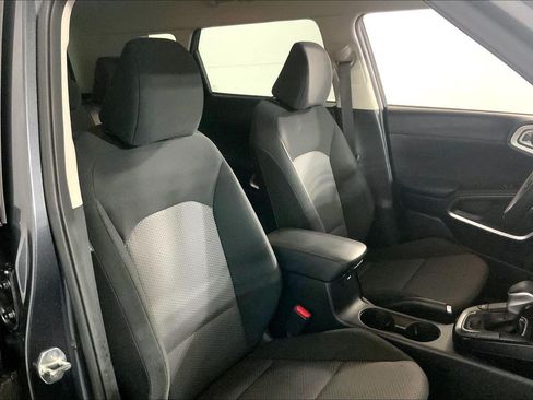 Certified 2022 Kia Soul LX w/ Technology Package FWD image 7