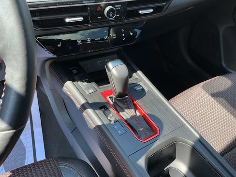 Used 2025 Nissan Kicks SR w/ SR Premium Package FWD image 23
