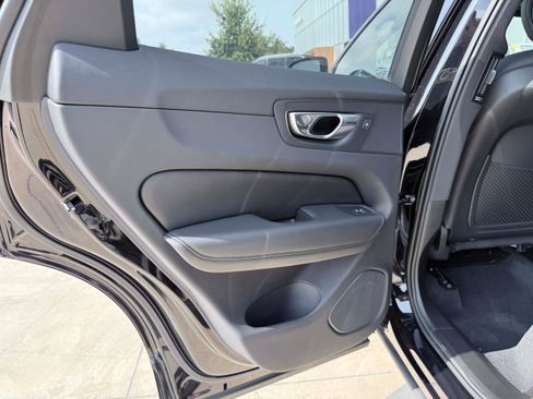 Certified 2025 Volvo XC60 B5 Plus AWD/4WD image 15