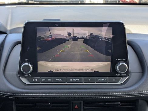 Used 2025 Nissan Rogue SV image 30