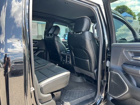 Used 2025 RAM 1500 Laramie w/ Sport Appearance Package AWD/4WD image 11
