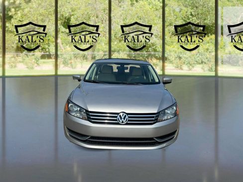 Used 2013 Volkswagen Passat 2.5 SE FWD image 2