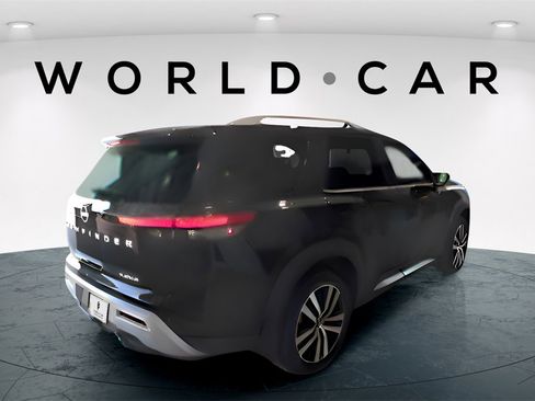 Used 2024 Nissan Pathfinder Platinum w/ Cargo Package image 8