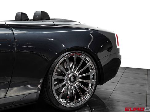 Used 2018 Rolls-Royce Dawn RWD image 17