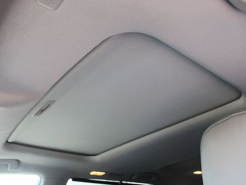 Used 2019 Toyota Highlander AWD V6 image 57