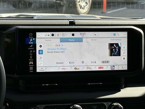 Used 2024 Jeep Gladiator Rubicon w/ Technology Group image 17