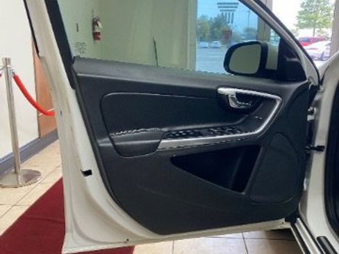 Used 2018 Volvo S60 T5 Dynamic w/ Vision Package AWD/4WD image 14