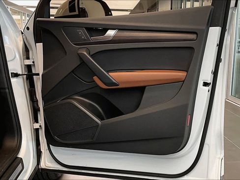 Used 2022 Audi Q5 2.0T Premium w/ Convenience Package image 23