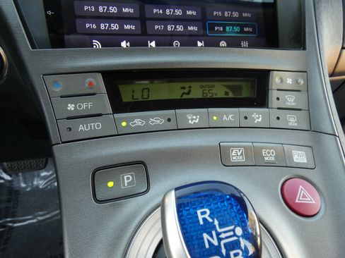 Used 2015 Toyota Prius Four image 57