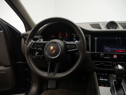 Certified 2023 Porsche Macan AWD/4WD image 29