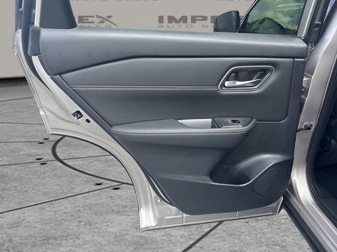 Used 2025 Nissan Rogue Platinum FWD image 31