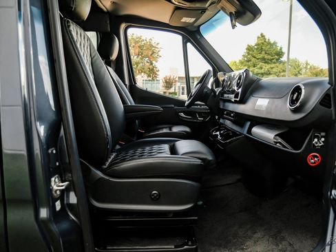 Used 2023 Mercedes-Benz Sprinter 2500 image 43