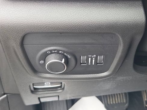 Used 2025 Jeep Grand Cherokee L Laredo RWD image 27