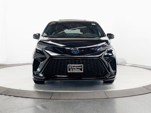 Certified 2025 Toyota Sienna XSE w/ XSE Premium Package AWD/4WD image 2