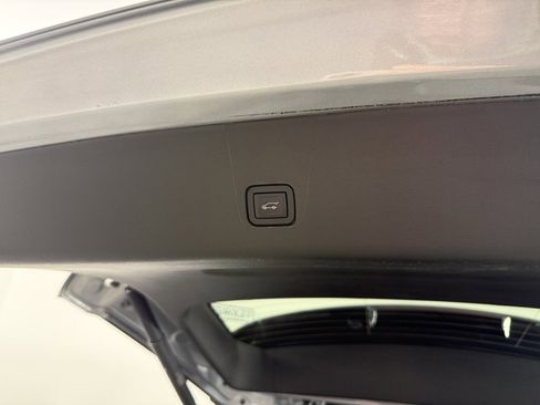 Used 2023 Chevrolet Traverse LT image 11