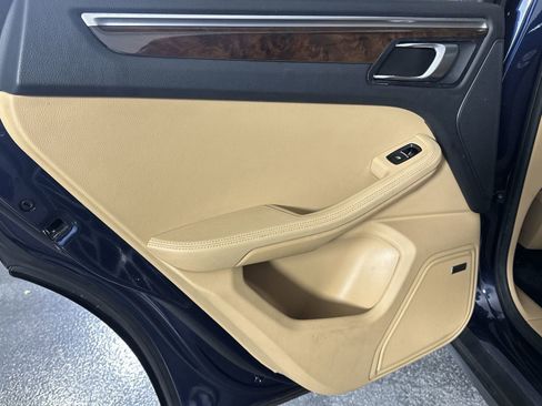 Used 2018 Porsche Macan AWD/4WD image 30