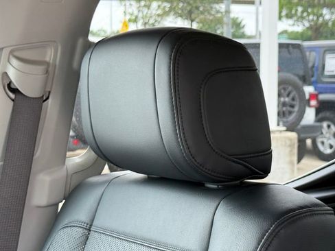 Used 2022 Toyota Tundra Limited w/ Power Package AWD/4WD image 13