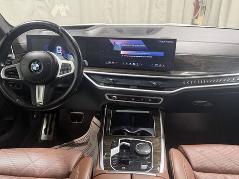Used 2024 BMW X7 xDrive40i w/ M Sport Package AWD/4WD image 9