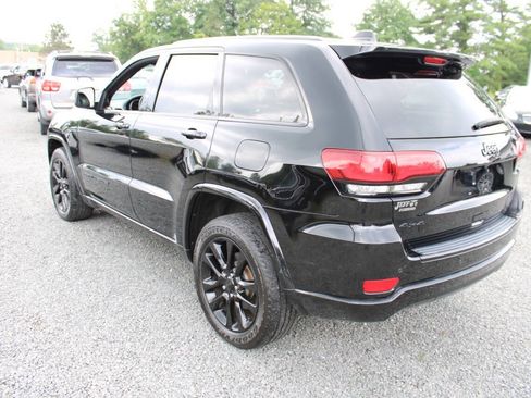 Used 2018 Jeep Grand Cherokee Altitude AWD/4WD image 9