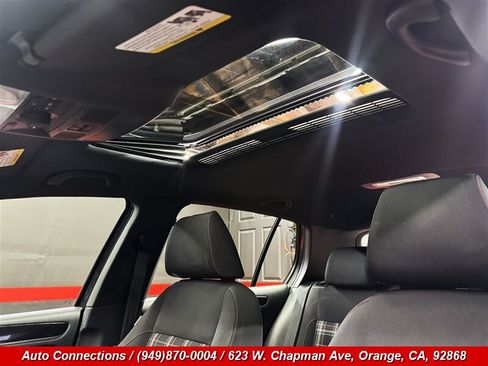 Used 2012 Volkswagen Golf 4-Door FWD image 26