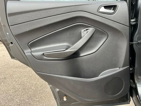 Used 2019 Ford Escape SE image 32