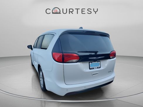 New 2026 Chrysler Voyager LX image 2