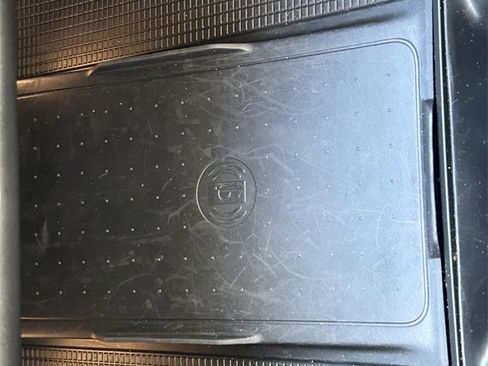 Used 2025 Volvo XC40 B5 Core w/ Protection Package Premier image 27