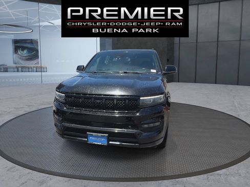 Used 2022 Jeep Grand Wagoneer Series II w/ Convenience Group III AWD/4WD image 3