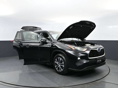 Used 2023 Toyota Highlander XLE FWD image 29