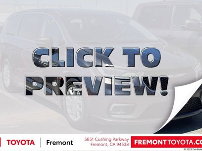 Used 2023 Chrysler Pacifica Touring-L