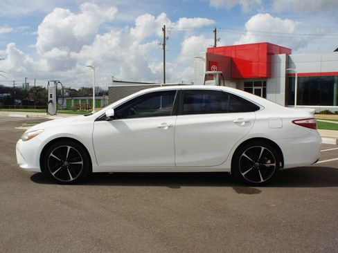 Used 2017 Toyota Camry SE image 8