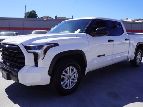 Certified 2025 Toyota Tundra SR5 w/ SR5 Convenience Package RWD image 4