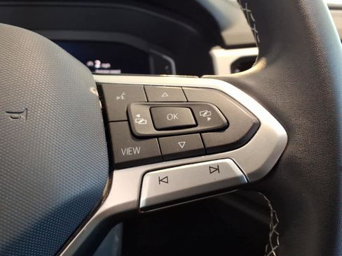 Used 2023 Volkswagen Atlas SE w/ Panoramic Sunroof Package AWD/4WD image 16