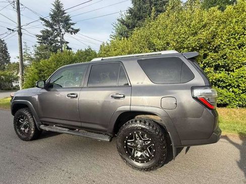 Used 2018 Toyota 4Runner SR5 RWD image 14